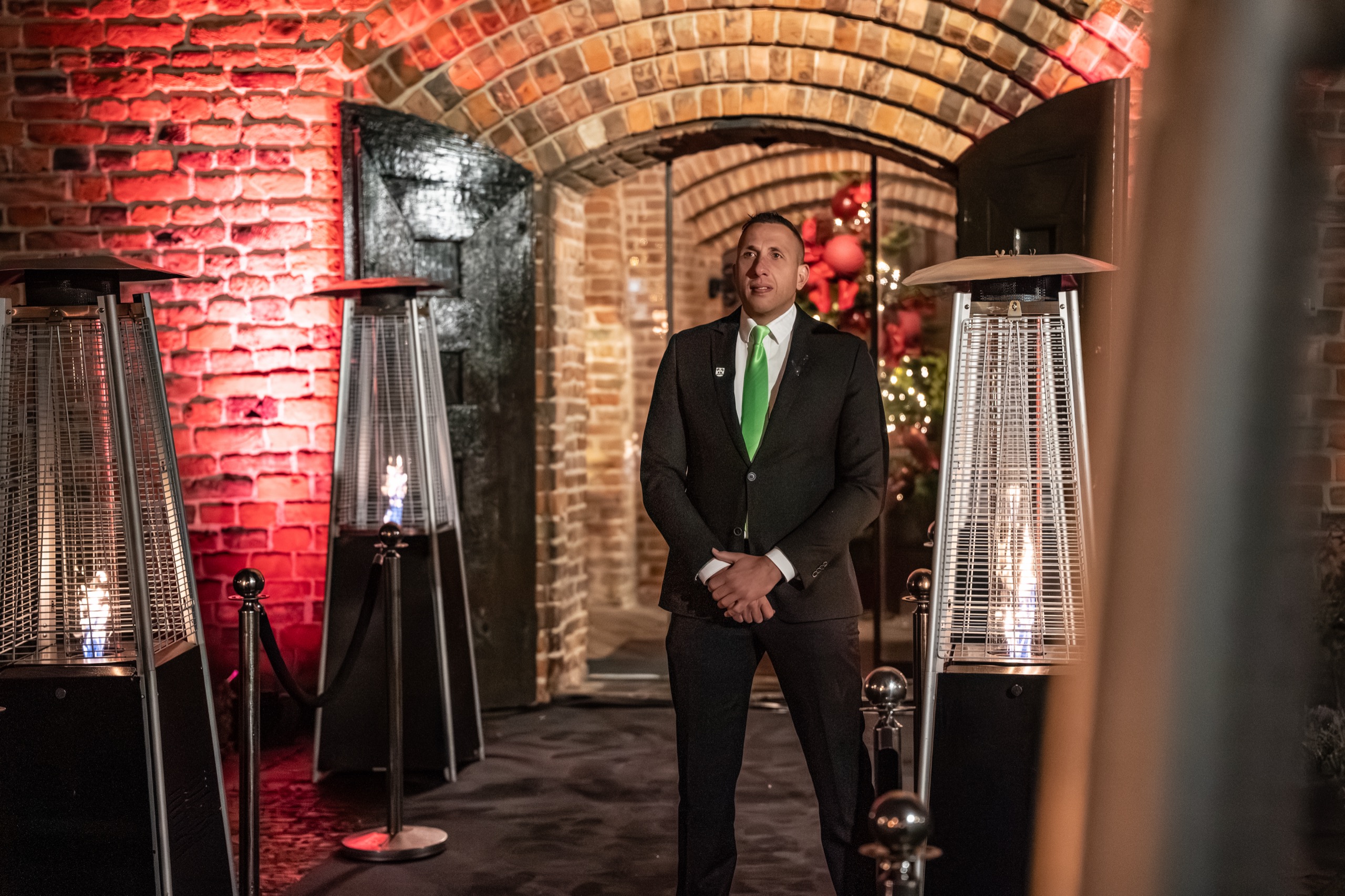 EW Security-beveiliger bij de entree van een evenementlocatie